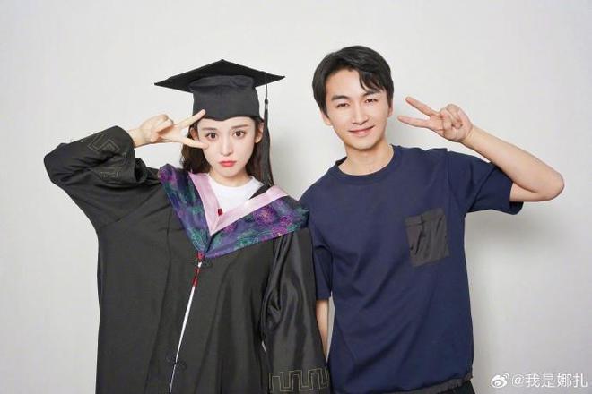 娜扎晒大批美照宣传新剧 穿婚纱仙气满满令人心动