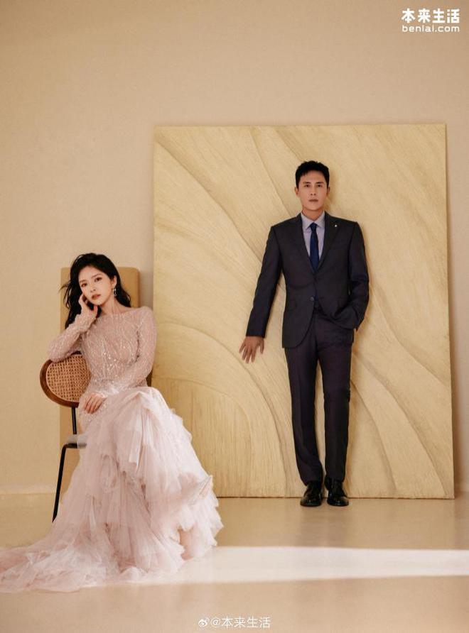 杜淳老婆带女儿外出难掩幸福，身材窈窕温柔耐心