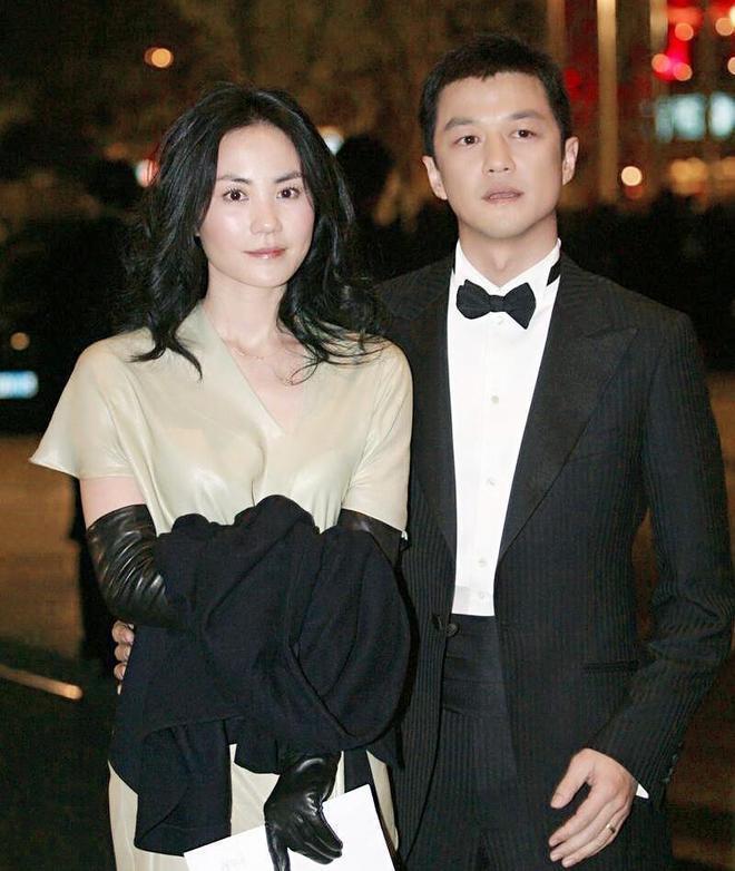 43岁谢霆锋独自在港庆生，王菲低调返京未出席