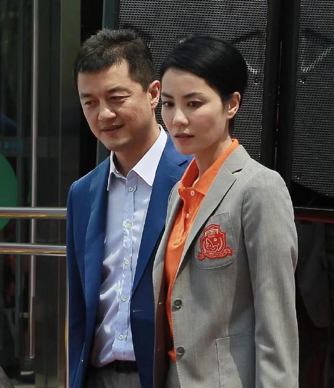 43岁谢霆锋独自在港庆生，王菲低调返京未出席