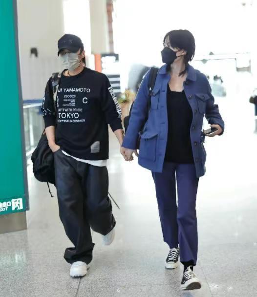 43岁谢霆锋独自在港庆生，王菲低调返京未出席