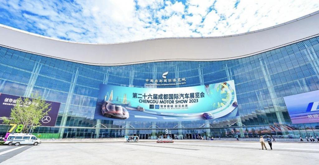 降价求量，顾不上媒体的车企们，在成都车展赤身肉搏