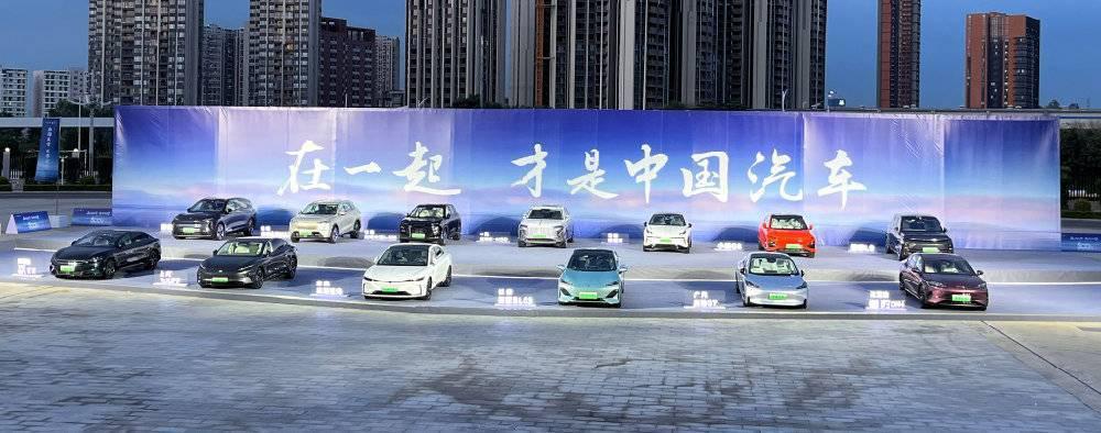 降价求量，顾不上媒体的车企们，在成都车展赤身肉搏