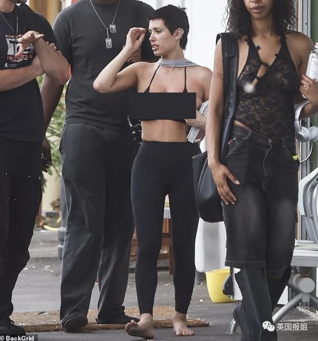 侃爷和新老婆意大利度假被驱逐！穿大尺度透明紧身衣惹怒民众