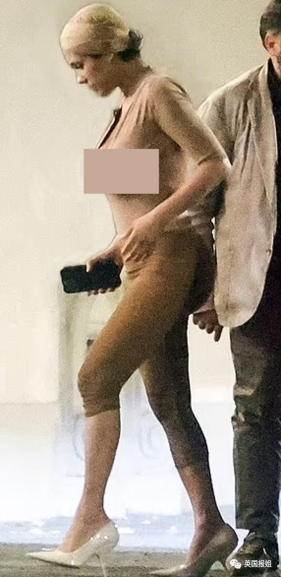 侃爷和新老婆意大利度假被驱逐！穿大尺度透明紧身衣惹怒民众