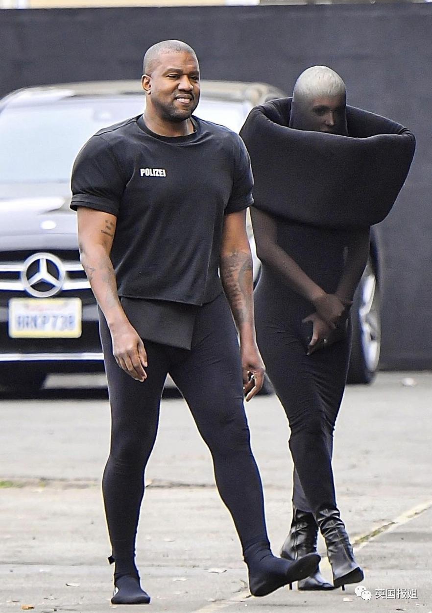 侃爷和新老婆意大利度假被驱逐！穿大尺度透明紧身衣惹怒民众