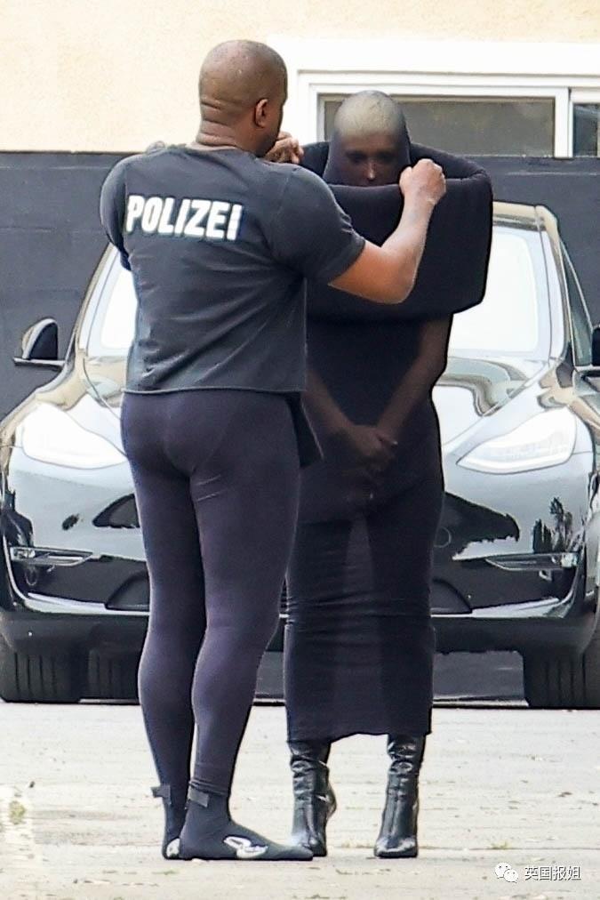 侃爷和新老婆意大利度假被驱逐！穿大尺度透明紧身衣惹怒民众