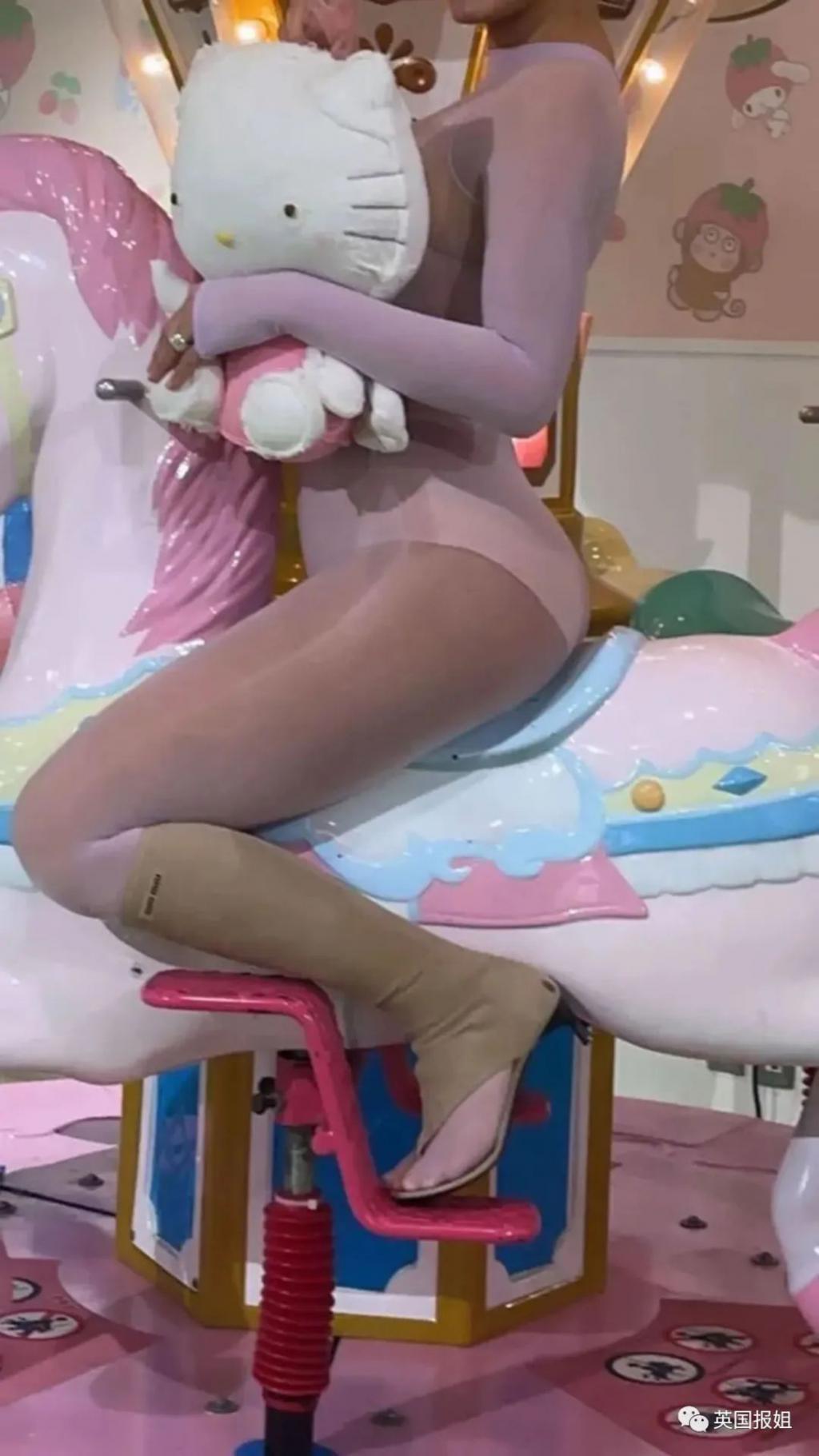 侃爷和新老婆意大利度假被驱逐！穿大尺度透明紧身衣惹怒民众