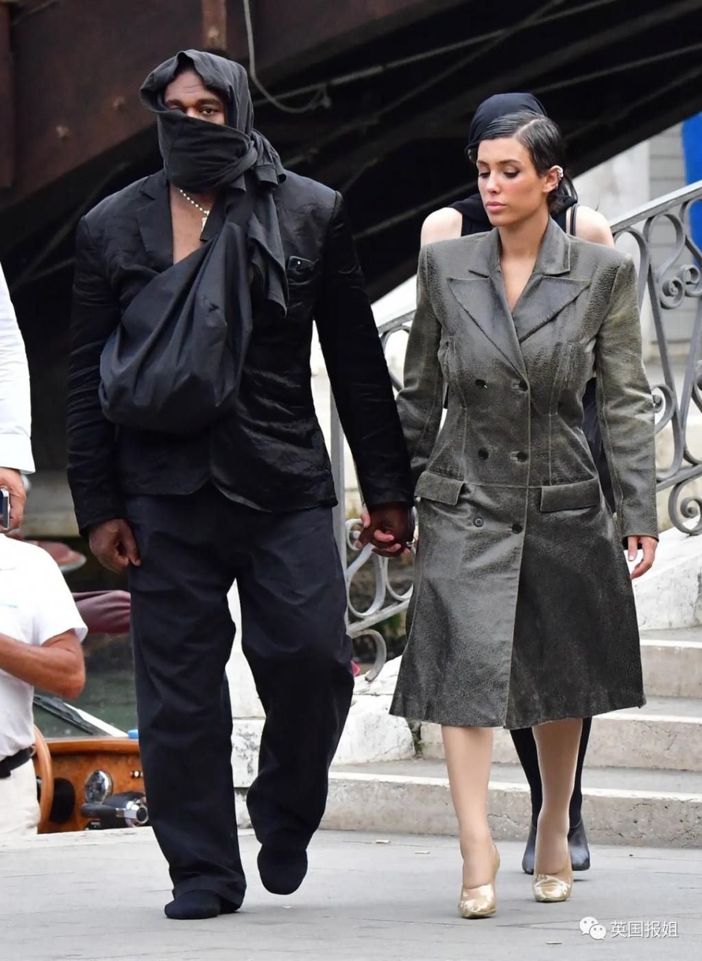 侃爷和新老婆意大利度假被驱逐！穿大尺度透明紧身衣惹怒民众