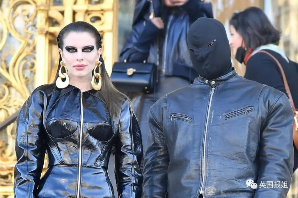 侃爷和新老婆意大利度假被驱逐！穿大尺度透明紧身衣惹怒民众