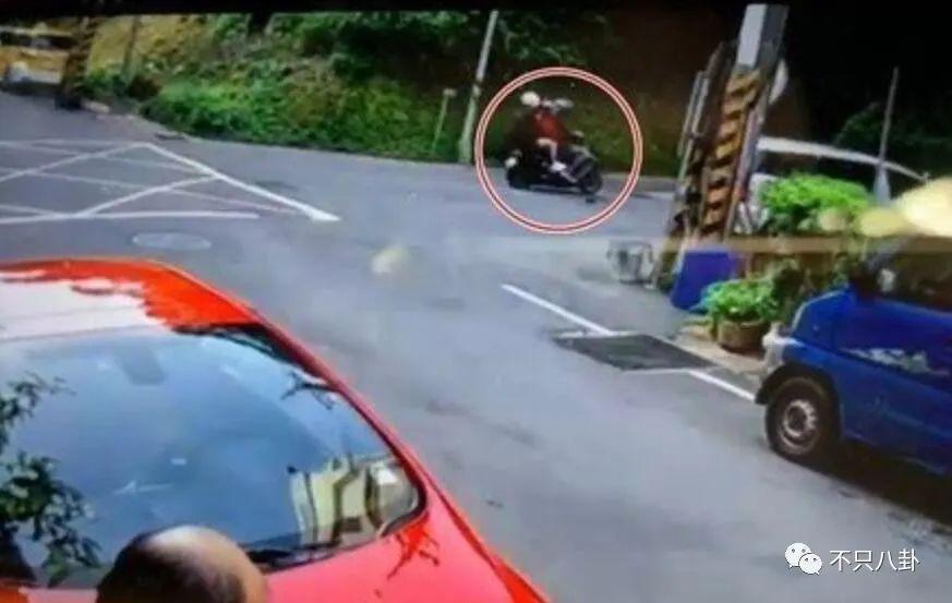 三年抱俩！曾宣称不婚的他如今抱娃速度好快啊！