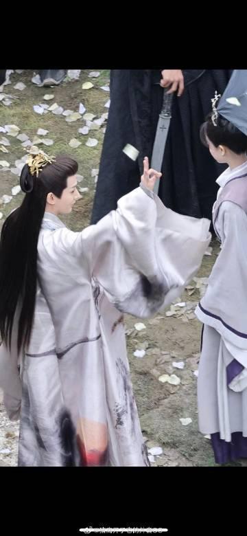 李一桐邓为《云秀行》公主抱路透 古装造型画面养眼