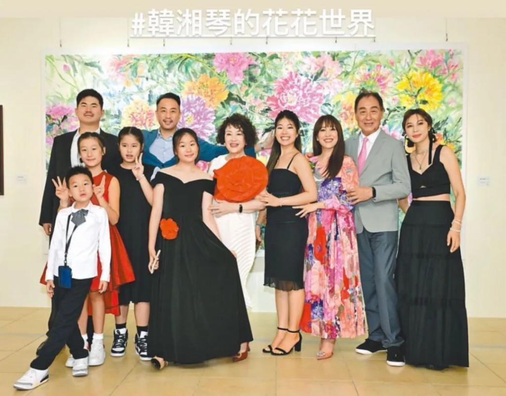 看起来毫无建树的综艺咖阔太弟弟，家族竟是部台北娱乐编年史