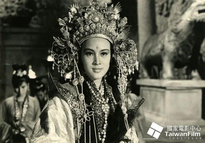 看起来毫无建树的综艺咖阔太弟弟，家族竟是部台北娱乐编年史
