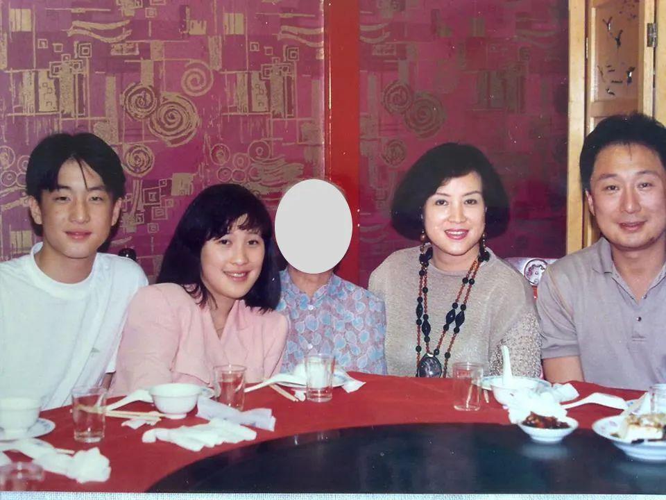 看起来毫无建树的综艺咖阔太弟弟，家族竟是部台北娱乐编年史