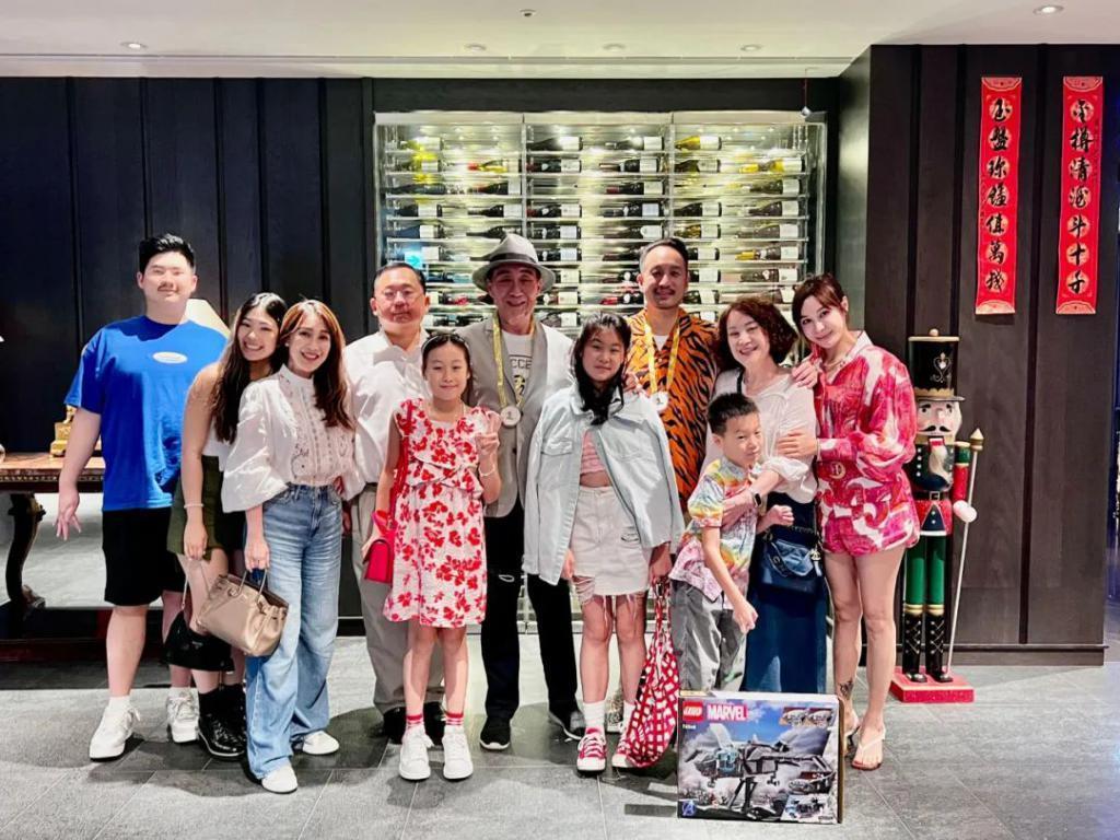 看起来毫无建树的综艺咖阔太弟弟，家族竟是部台北娱乐编年史