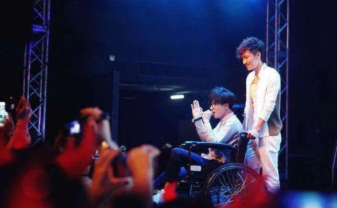 薛之谦，逃过一劫