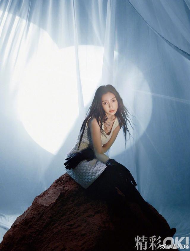 Angelababy流光陨石封面大片，身形优越诠释高级写意感