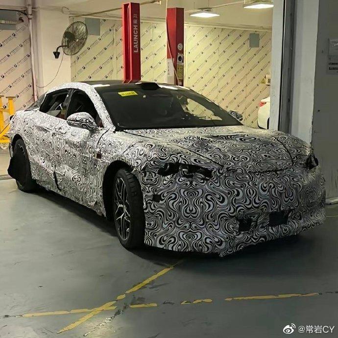 定位高端四门轿跑,比亚迪仰望首款轿车专利图曝光