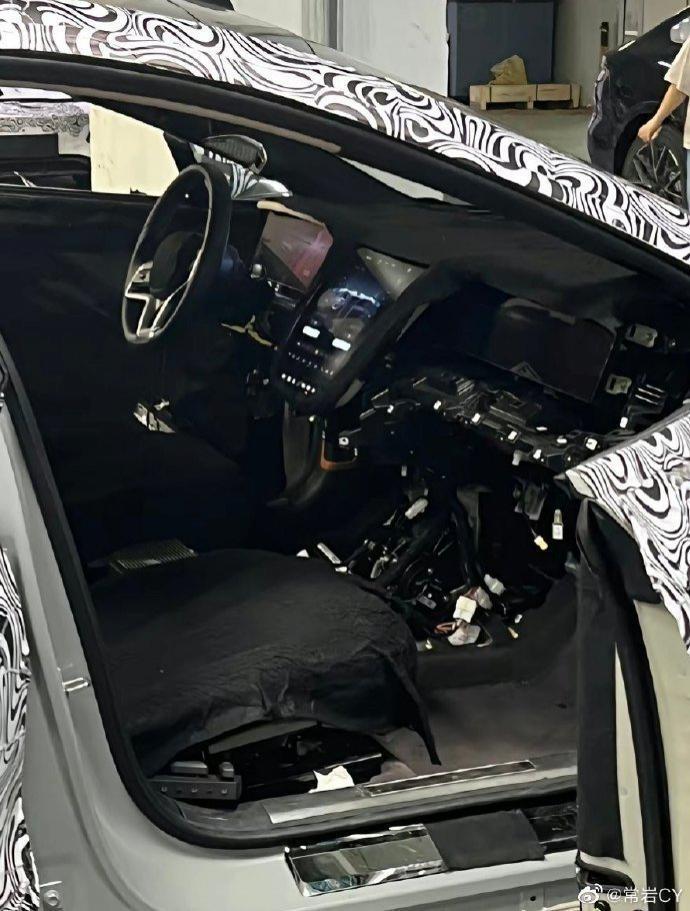 定位高端四门轿跑,比亚迪仰望首款轿车专利图曝光