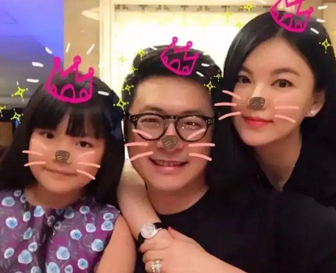 47岁李湘退休了！以后专注女儿家人，中年离婚带娃太幸福
