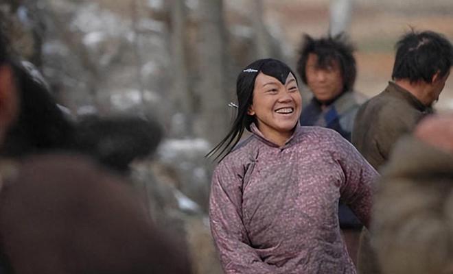 闫妮翻车了？与老头吻戏成焦点,观众直呼辣眼睛！