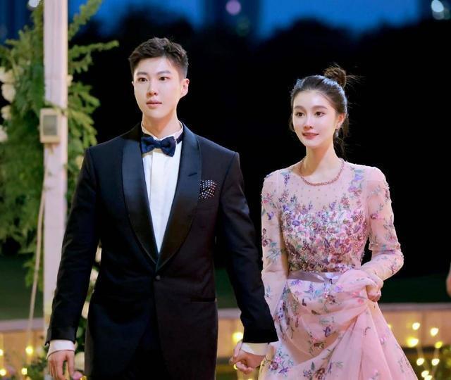 赵本山女儿球球挺孕肚自拍 幽默让粉丝猜是男娃女娃