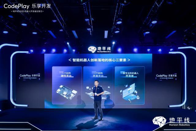 为什么智能驾驶公司都在制造机器人？