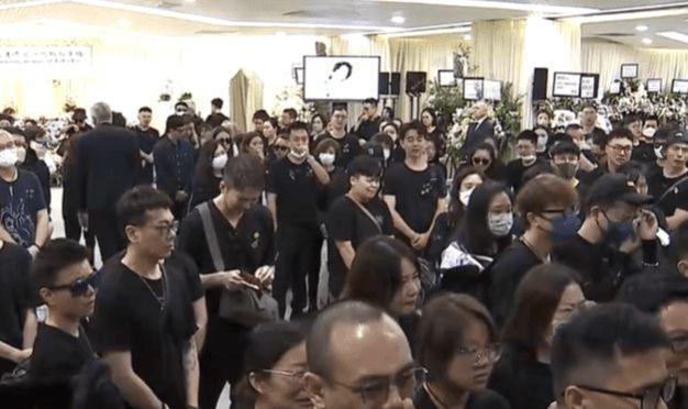 港媒曝李玟老公让李玟姐姐按遗体火化按钮