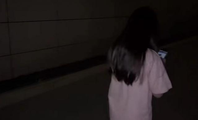 王宝强前妻现状，与俩娃独自生活，女儿亭亭玉立儿子成小大人