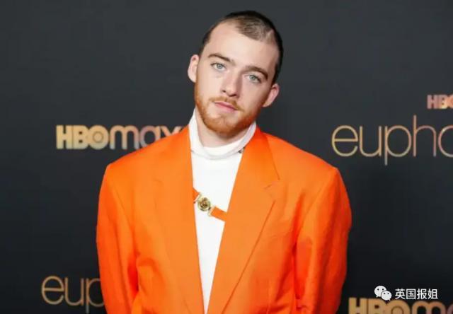 好莱坞知名男星去世，年仅25岁！父亲去世后试图自杀，疑因药物过量而亡