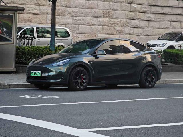 一辆 Model Y 带来了三种全新的生活体验