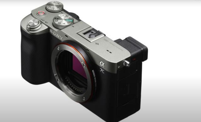 索尼计划在接下来的两个月内发布α7C II和α7C R的消息吗？