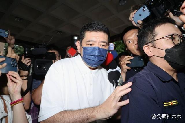 NONO遭传唤调查！面对镜头沉默不道歉，受害者：无法接受