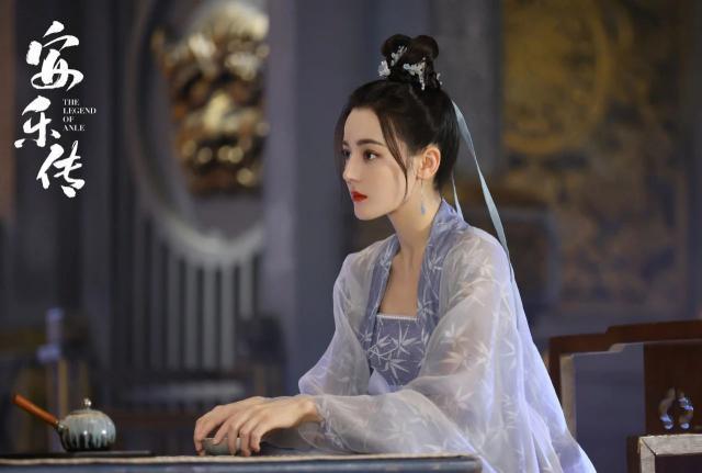 迪丽热巴男相，杨紫发型难看，90花顶流的古装妆造都好敷衍