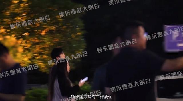 锤娜丽莎李川逛街购物 男方贴心拎购物袋同回酒店