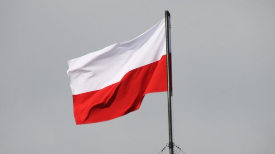 波兰防长：必要时士兵可以使用武器