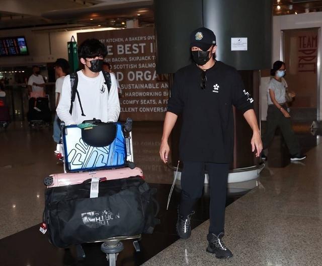 谢霆锋与儿子Lucas罕见同框 合体游玩三周后返港