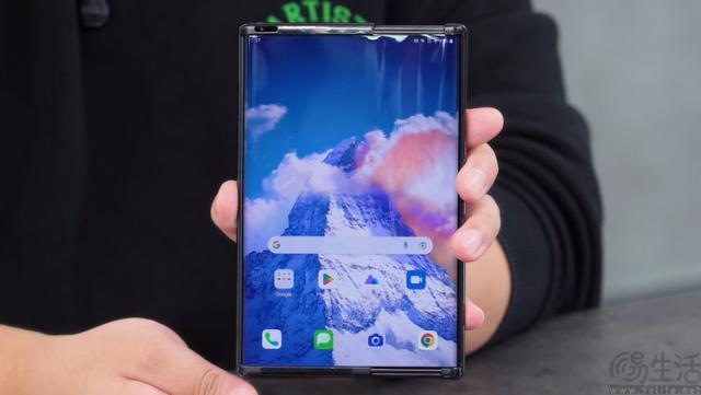 全面旗舰型折叠屏手机的问世，为折叠屏手机的普及打响了号角。