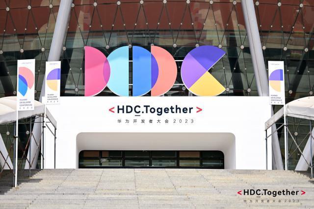 华为宣布：鸿蒙生态设备已达7亿台，开发者超过220万人。