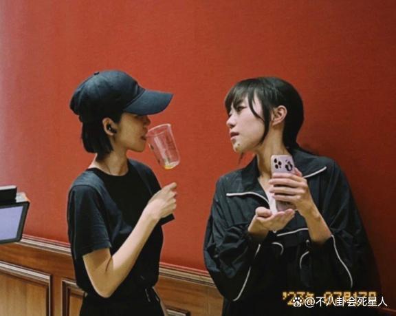 与女导演传婚讯？窦靖童身处沼泽，却活成最自由的星二代