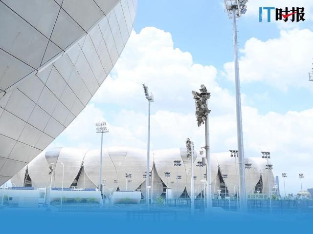 中国电信首次将5.5G RIS技术应用于亚运会，实现了十万人同时上网的极限挑战。