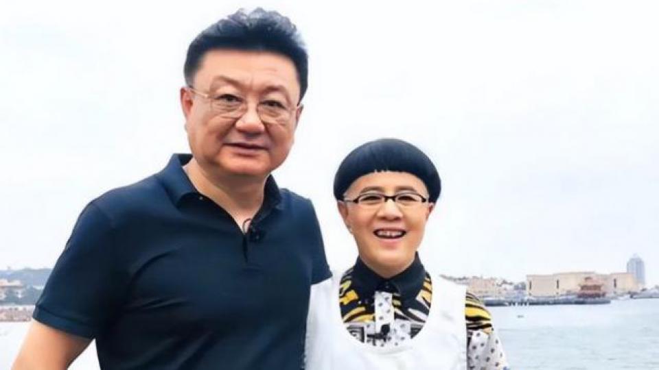56岁金龟子庆结婚35周年，丈夫是央视王宁，夫妻俩被指像祖孙