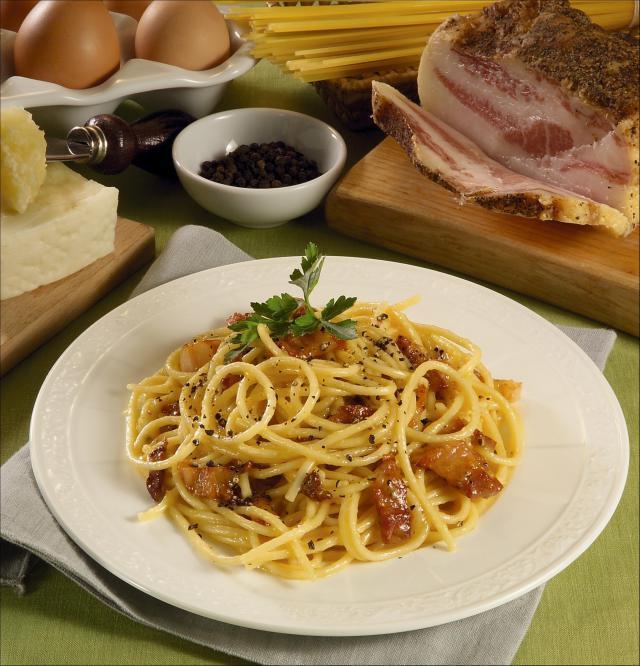 新一代"富人快乐面"被困于互联网中