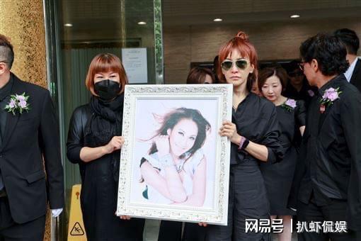 知情人曝李玟未离婚原因，Bruce不愿支付赡养费