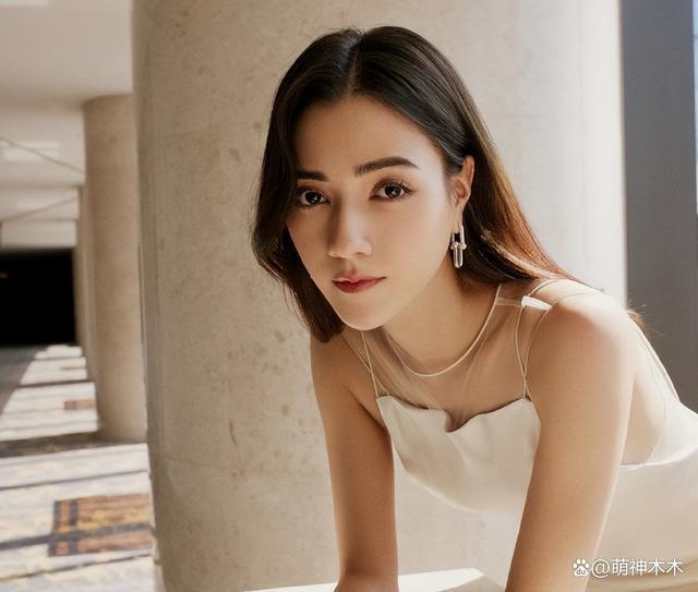 《封神》女主娜然惹争议，被扒不是真素人还与房祖名恋爱过