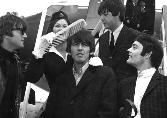 众星现身温拿告别演唱会 邱淑贞气质瞩目叶童笑容亲和