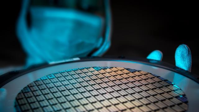 一家公司专注于身份证芯片的企业，成功打破今年最大IPO记录