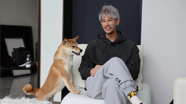 摒弃20亿，这位28岁的男子不再扮演公司首席执行官