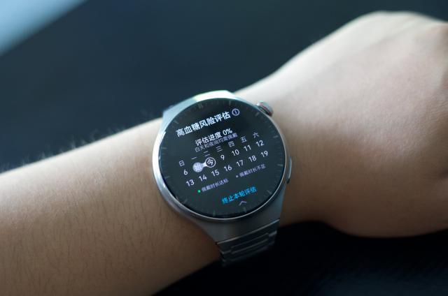 为了提升智能手表的实用性，华为已经在穿戴技术领域坚持苦战了十年。